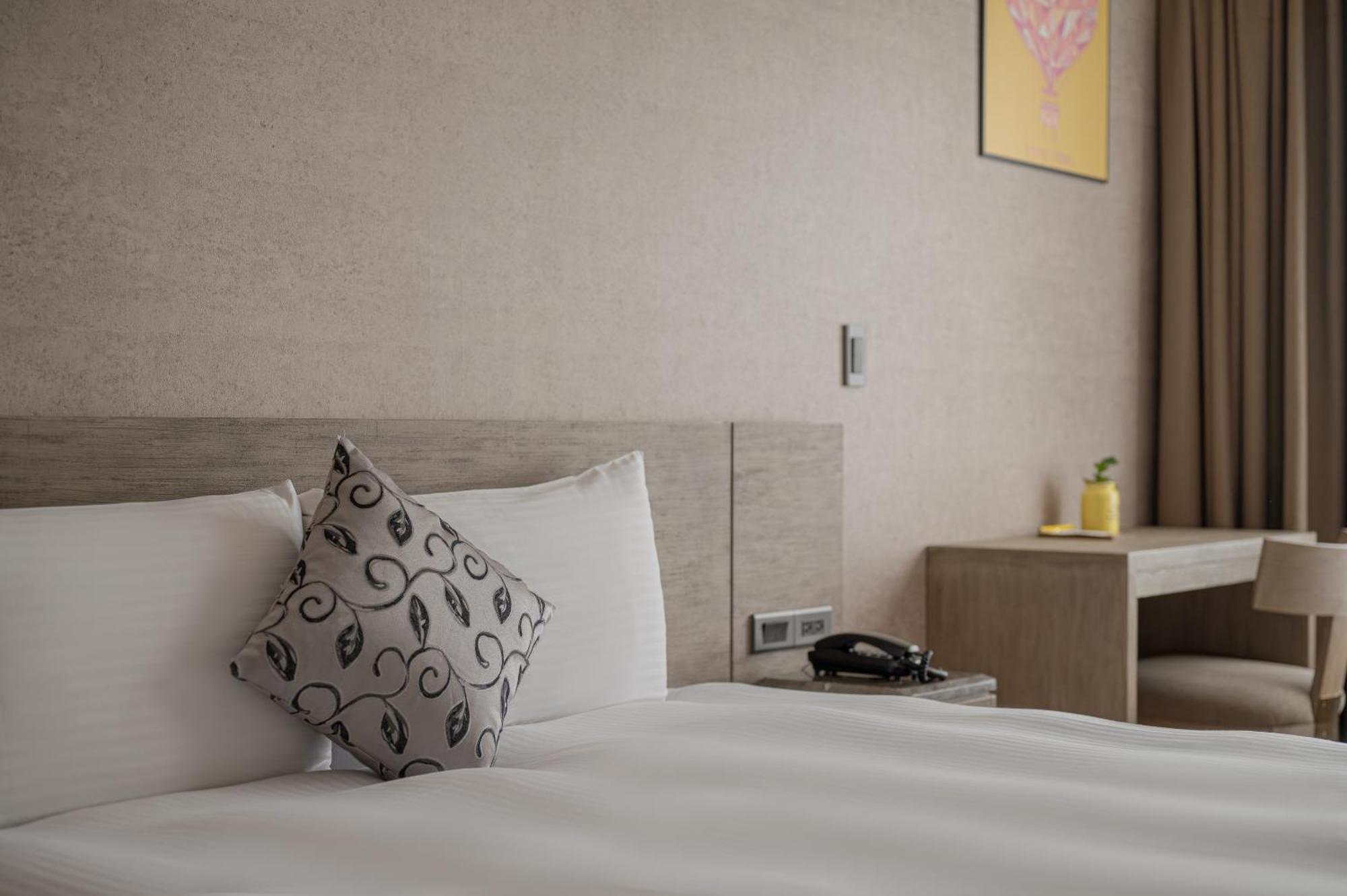 In Joy Hotel Тайчжун Экстерьер фото