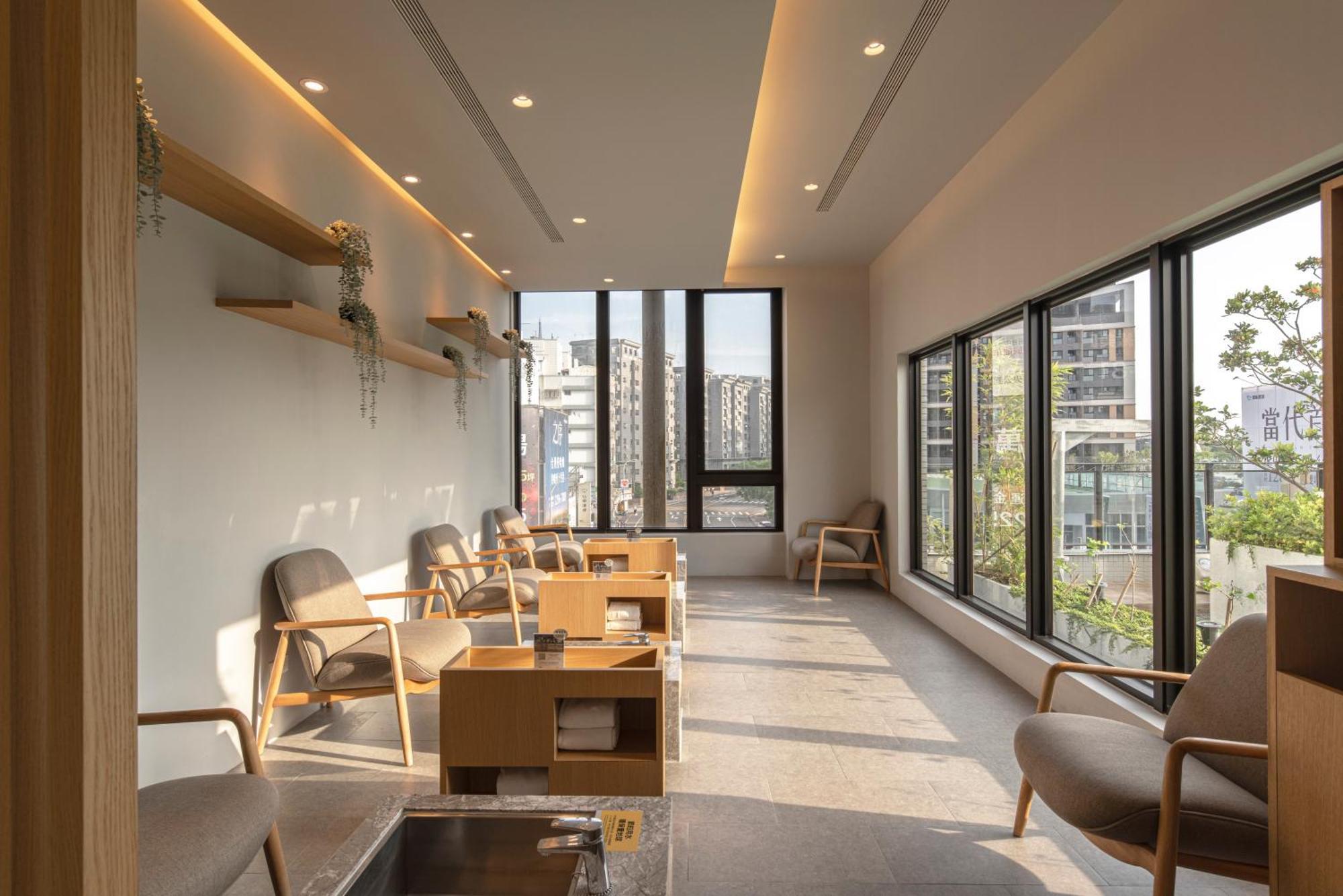In Joy Hotel Тайчжун Экстерьер фото